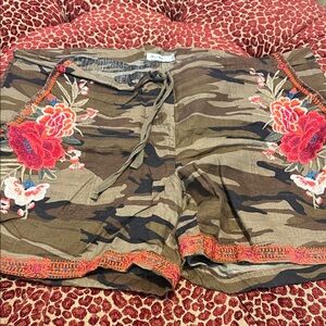 Johnny Was LA Camo Embroidered Drawstring Women's Shorts - Olive Green